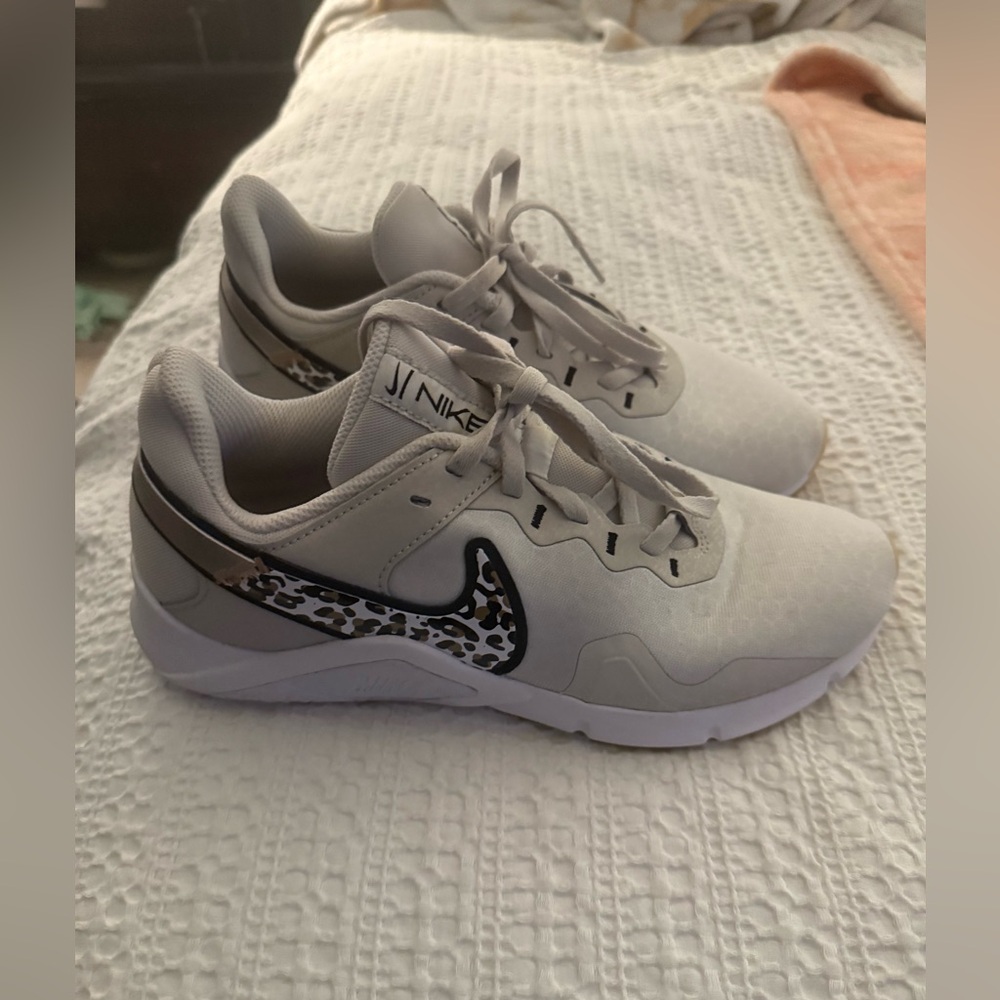 Nike Legend Essential 2 Premium- Women’s 7.5